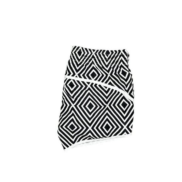 Geometric Loose Athletic Shorts - Picture 3 of 4